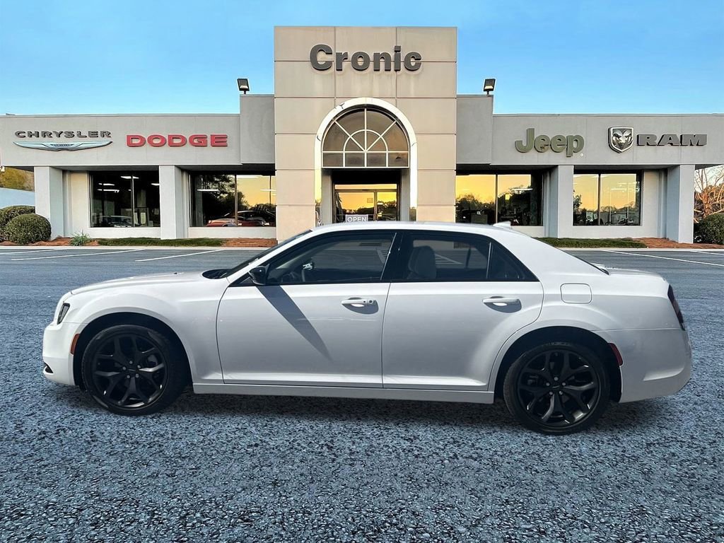 Used 2023 Chrysler 300 Touring w/ Sport Appearance Package image 6