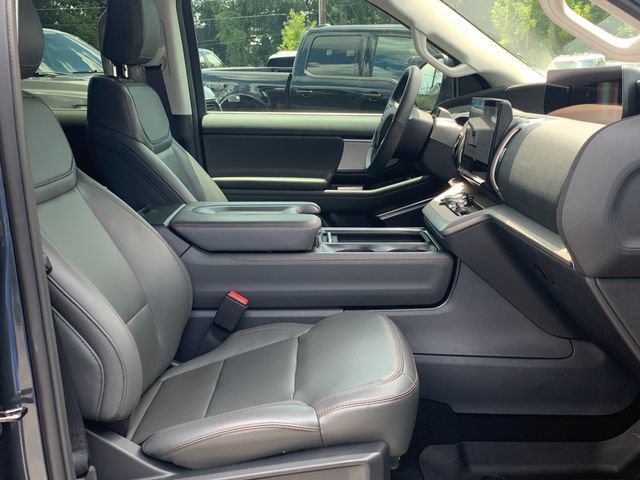 New 2025 Ford Expedition Active RWD image 18