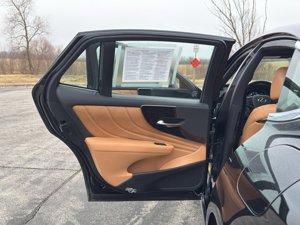 Used 2023 Lexus LS 500 Luxury w/ Luxury Package image 34