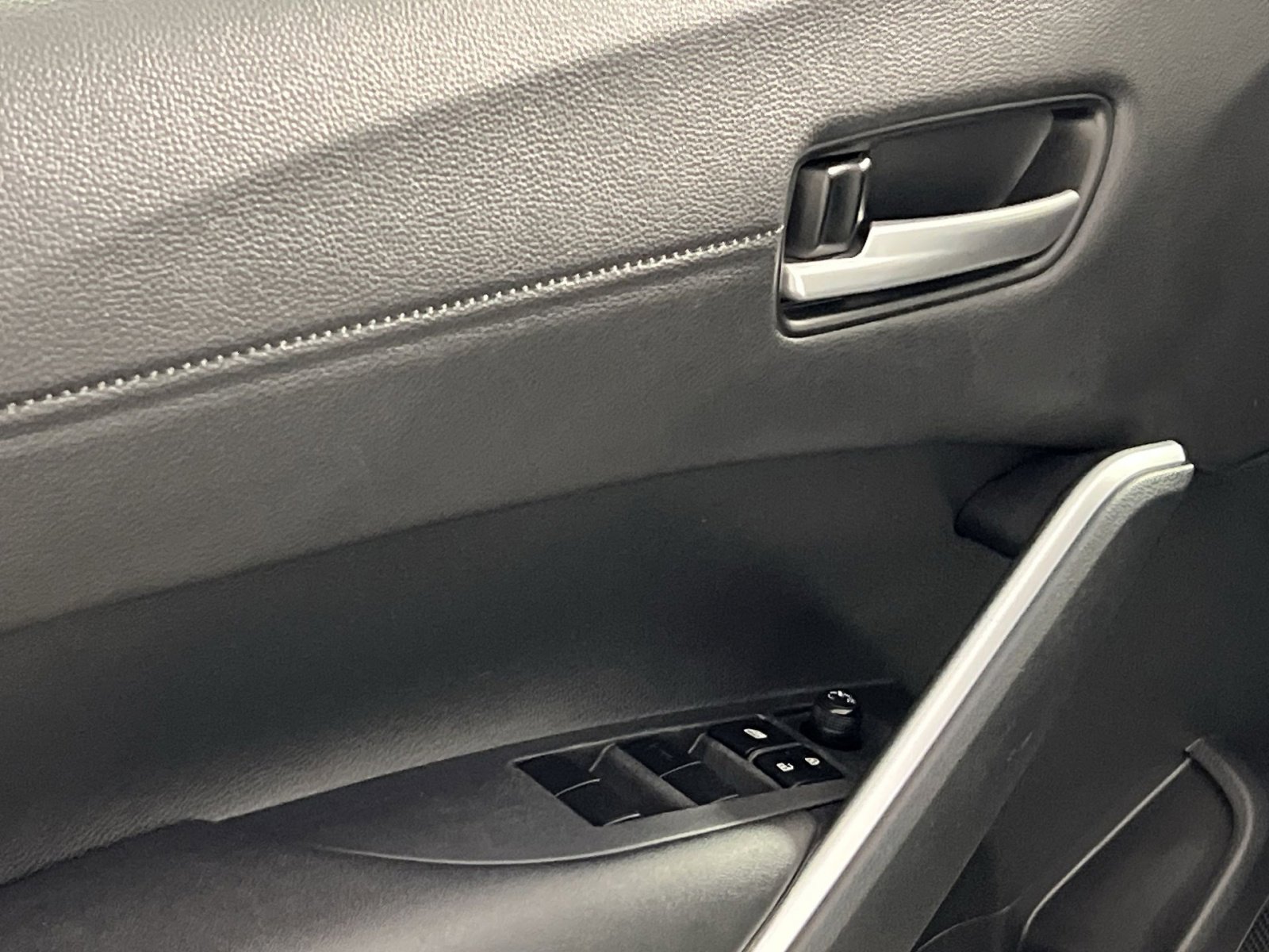 Used 2023 Toyota Corolla Cross XLE image 15