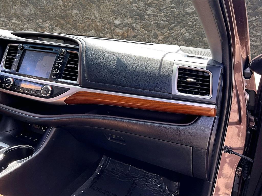 Used 2019 Toyota Highlander Limited AWD/4WD image 14