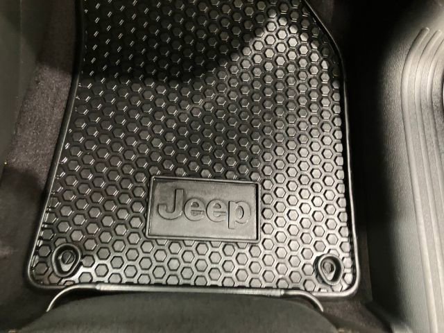 Used 2018 Jeep Cherokee Latitude w/ Altitude Package AWD/4WD image 46