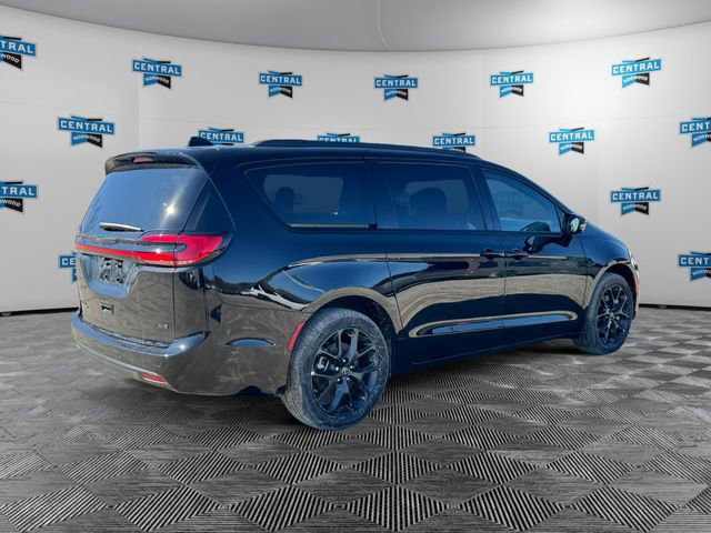 New 2026 Chrysler Pacifica Select w/ S Appearance Package image 5