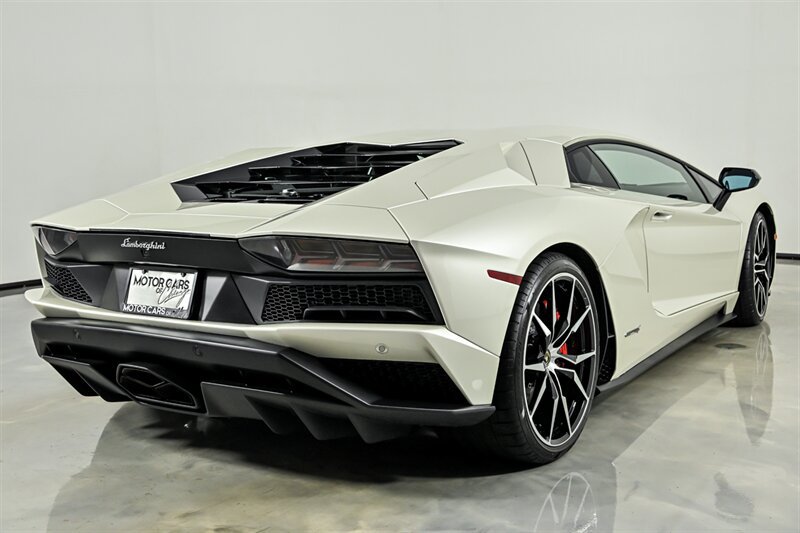 Used 2017 Lamborghini Aventador S AWD/4WD image 9