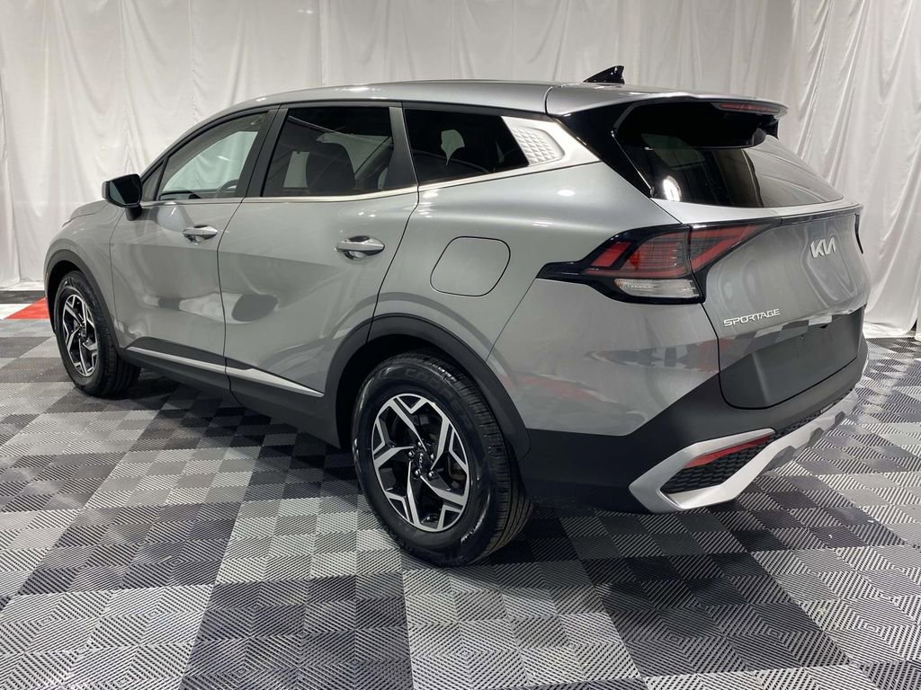 Used 2024 Kia Sportage LX image 3