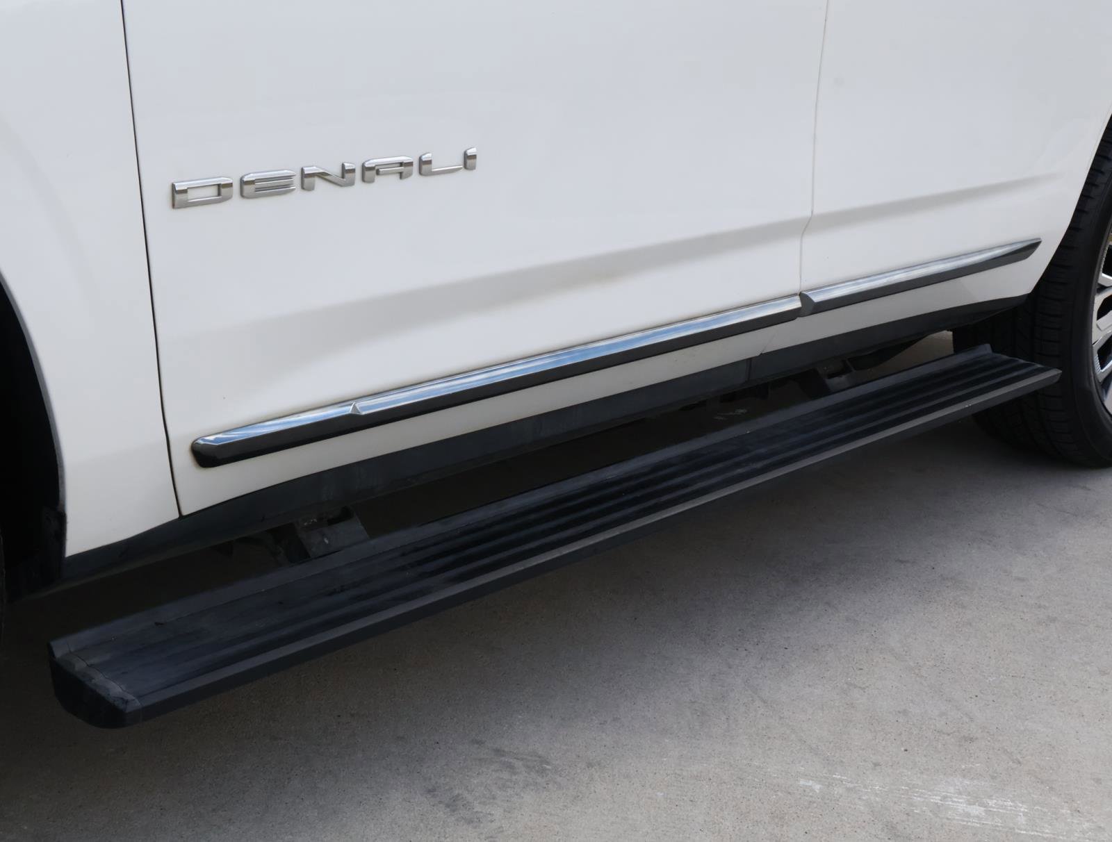 Used 2023 GMC Yukon Denali Ultimate image 9