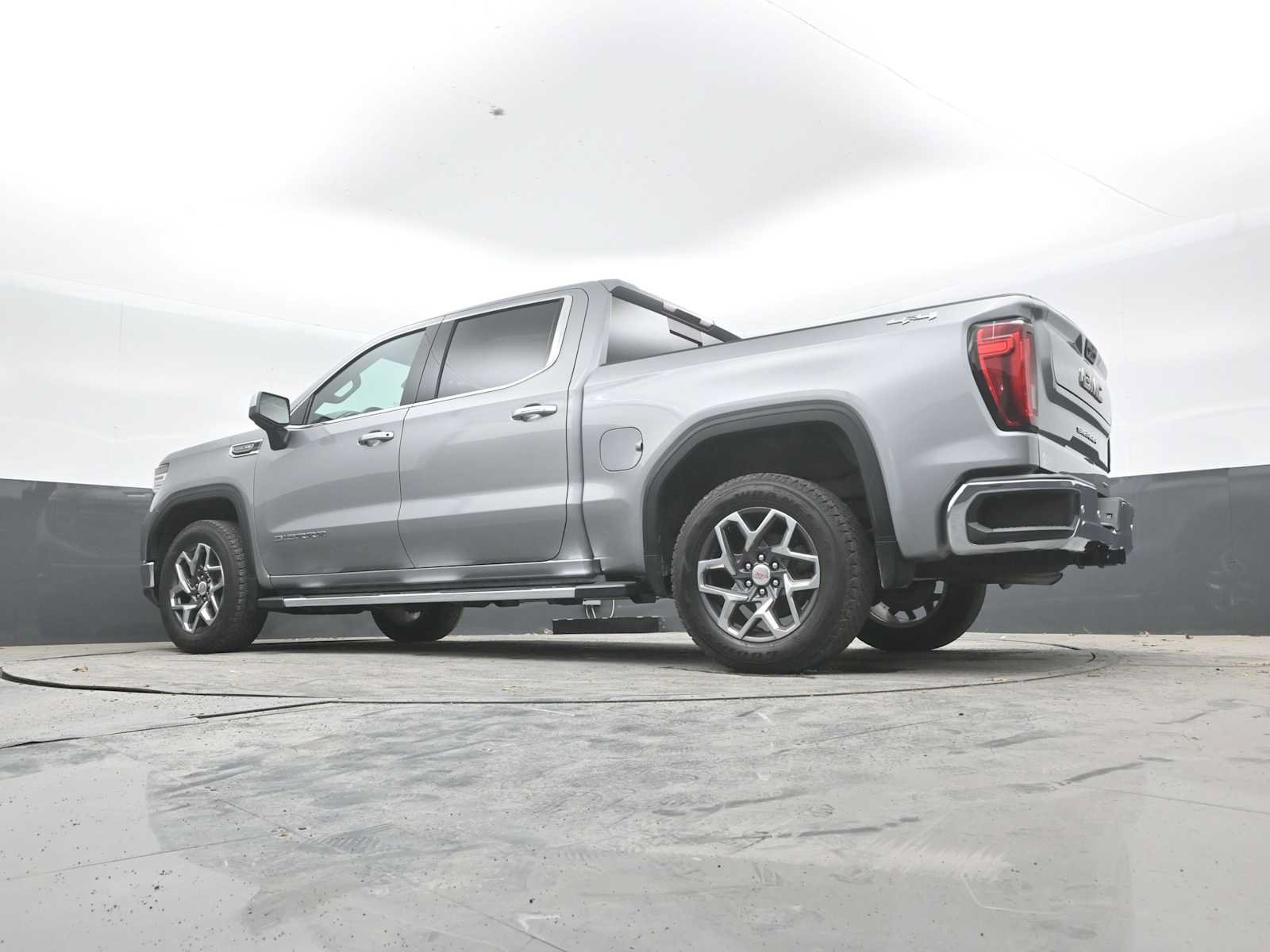 Used 2024 GMC Sierra 1500 SLT w/ SLT Premium Plus Package AWD/4WD image 25
