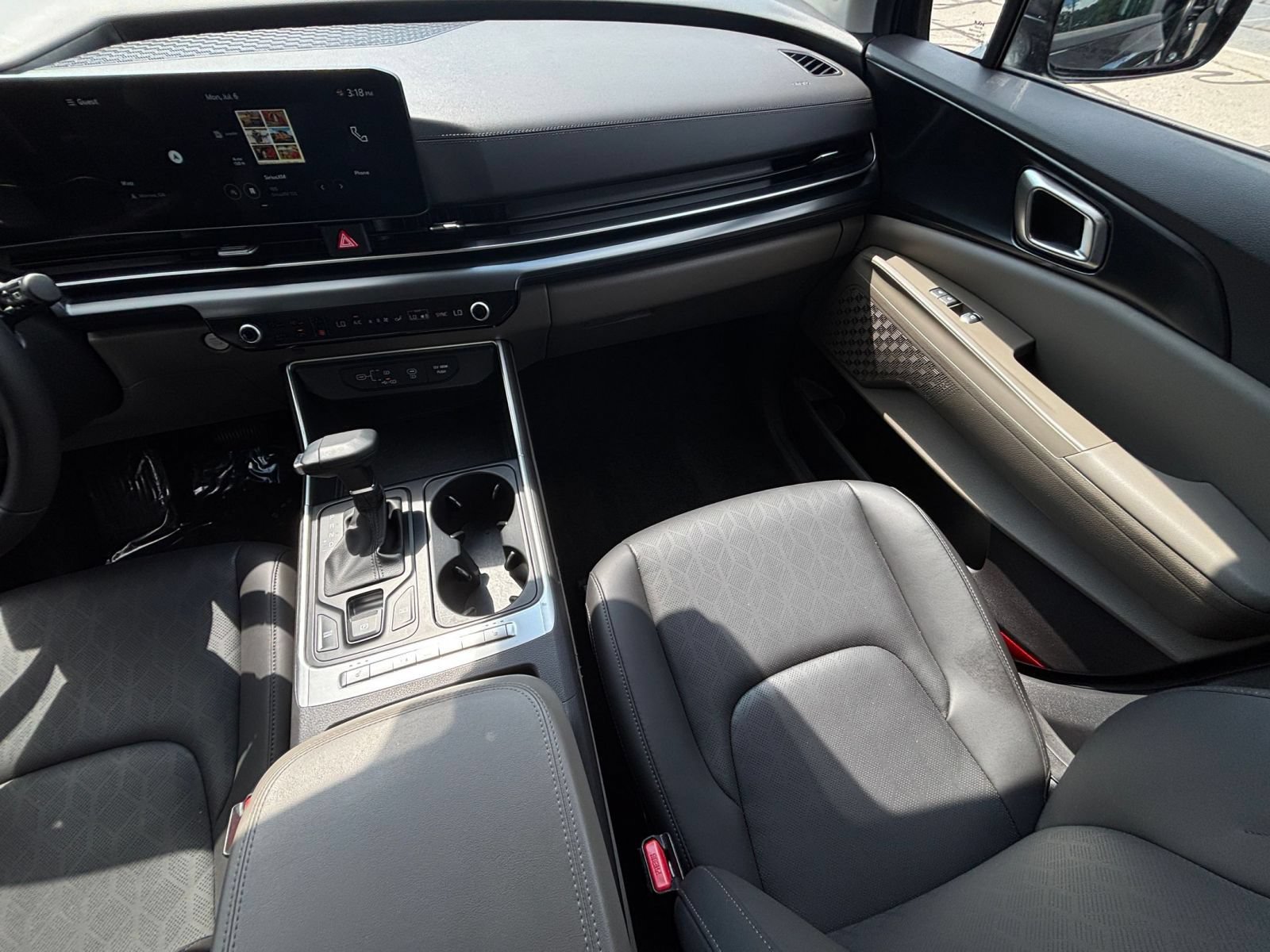 Used 2026 Kia Carnival FWD image 37