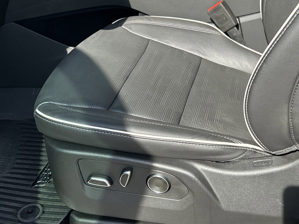 Certified 2024 Cadillac Escalade Premium Luxury image 20