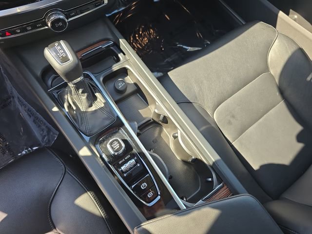 Used 2021 Volvo S60 T6 Momentum w/ Premium Package image 28