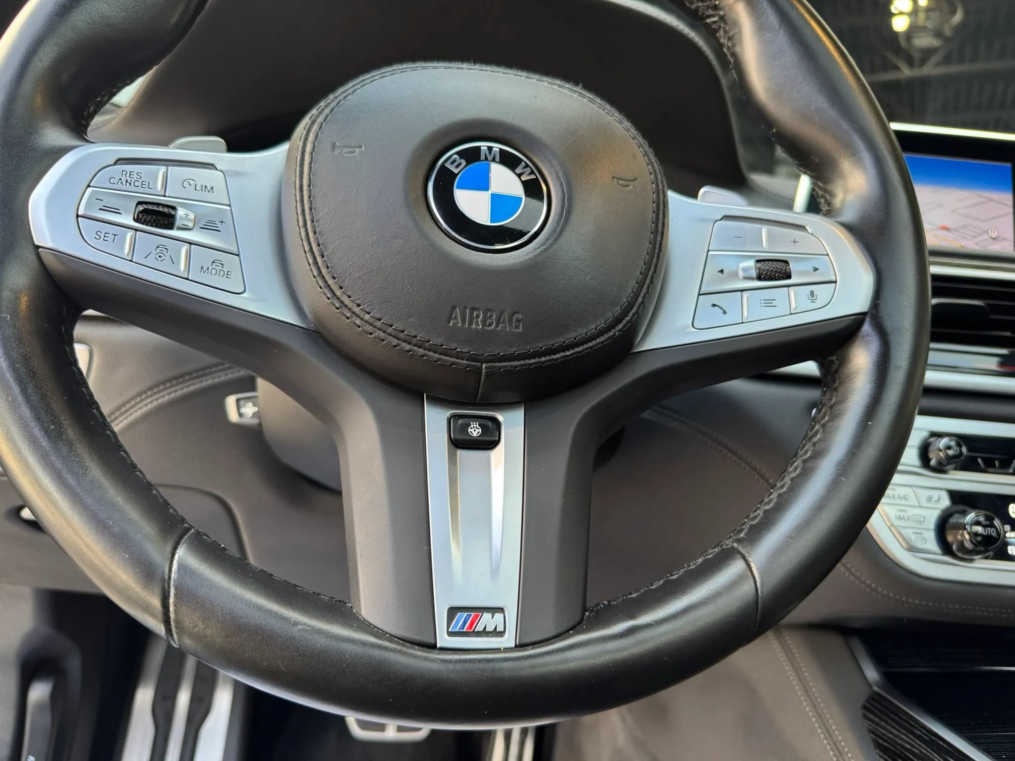 Used 2022 BMW 750i xDrive w/ Executive Package AWD/4WD image 19