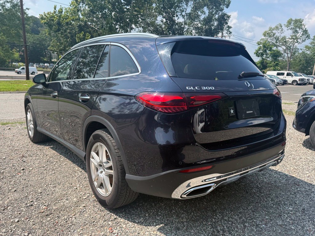 Used 2023 Mercedes-Benz GLC 300 4MATIC image 4