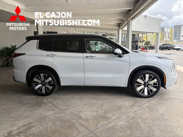 Used 2025 Mitsubishi Outlander SEL FWD image 2