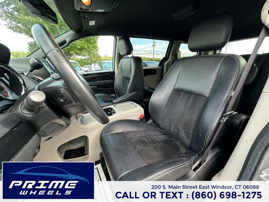 Used 2017 Dodge Grand Caravan SXT image 12