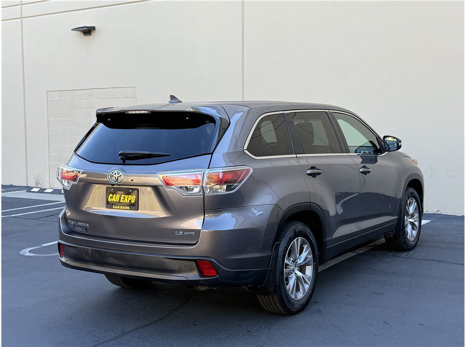 Used 2016 Toyota Highlander Plus AWD/4WD image 4