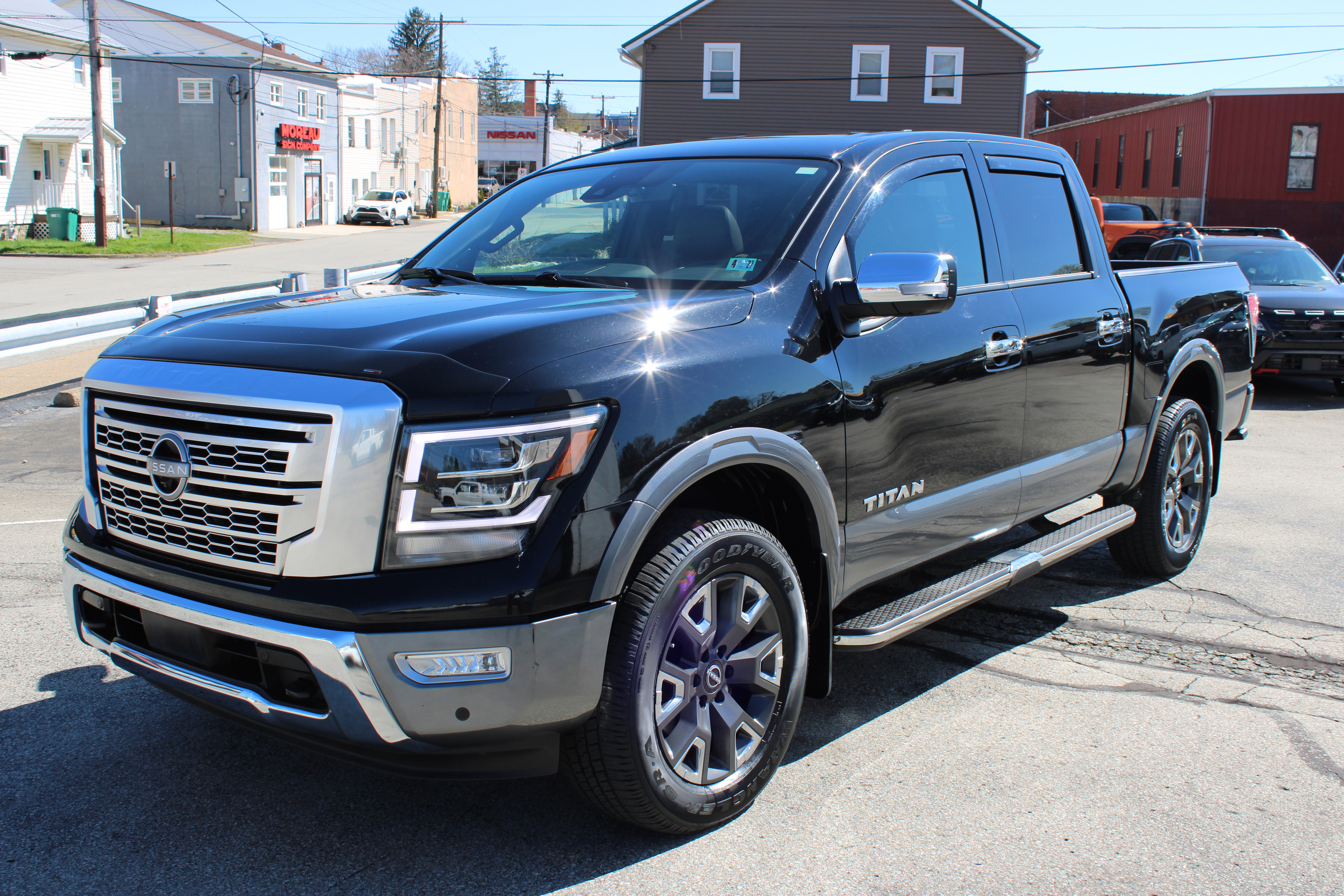 Certified 2023 Nissan Titan Platinum Reserve w/ Moonroof Package image 1