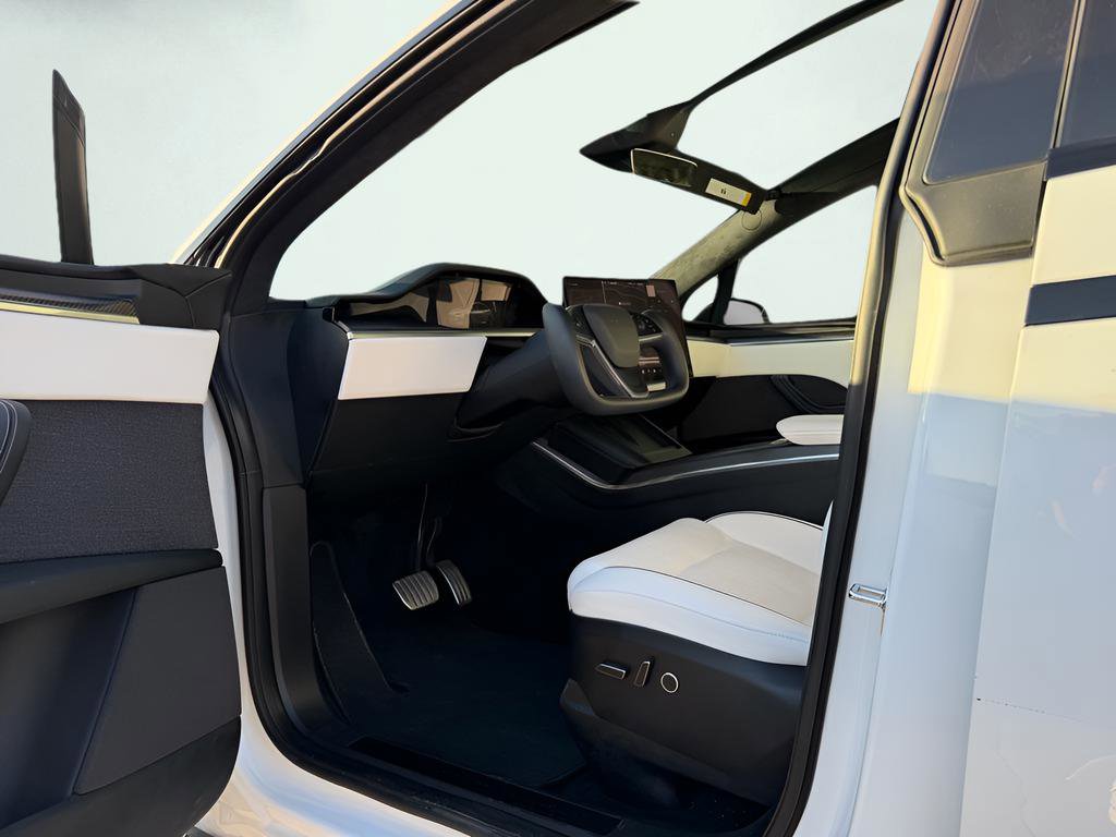 Used 2023 Tesla Model X Plaid image 17