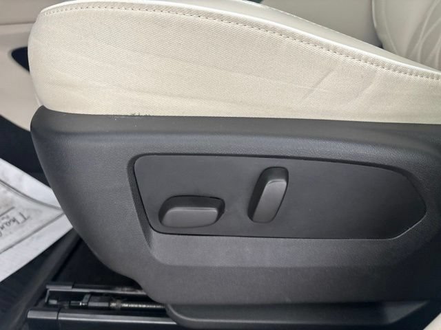 Used 2022 Buick Envision Avenir w/ Technology Package II AWD/4WD image 20