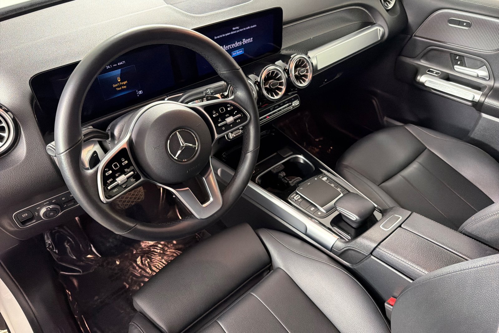 Used 2022 Mercedes-Benz GLB 250 w/ Premium Package Lite image 9