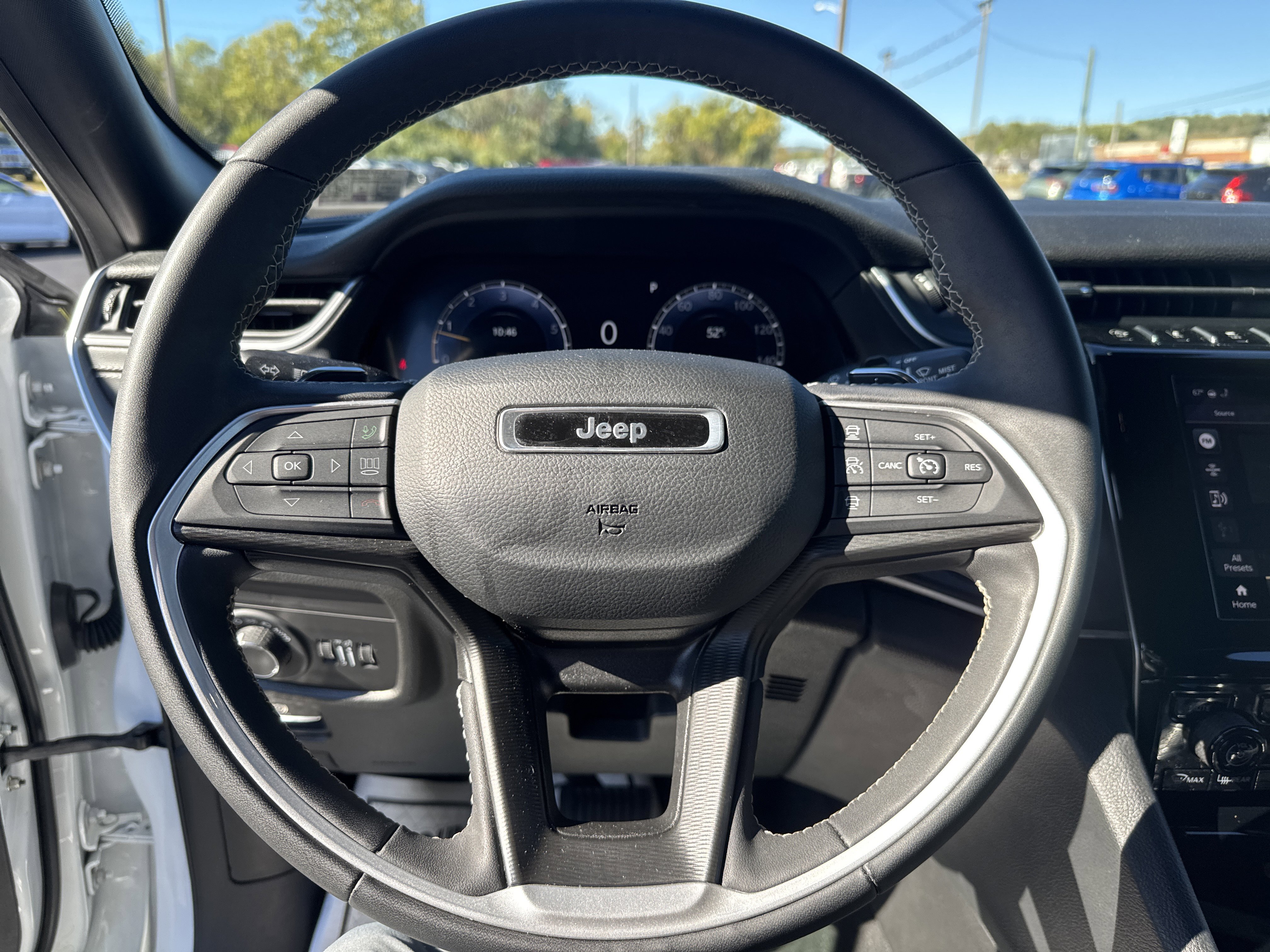 Used 2024 Jeep Grand Cherokee L Laredo image 18