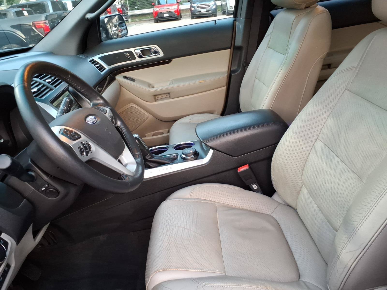 Used 2014 Ford Explorer Limited w/ Equipment Group 302A AWD/4WD image 11