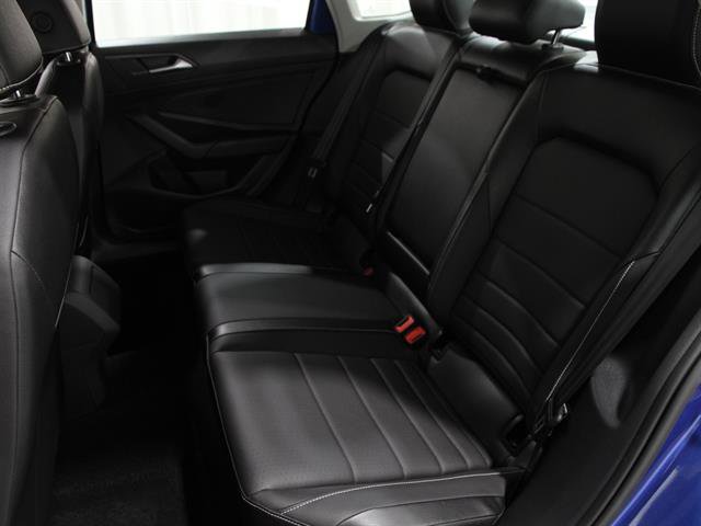 Certified 2023 Volkswagen Jetta SE w/ Panoramic Sunroof Package image 17