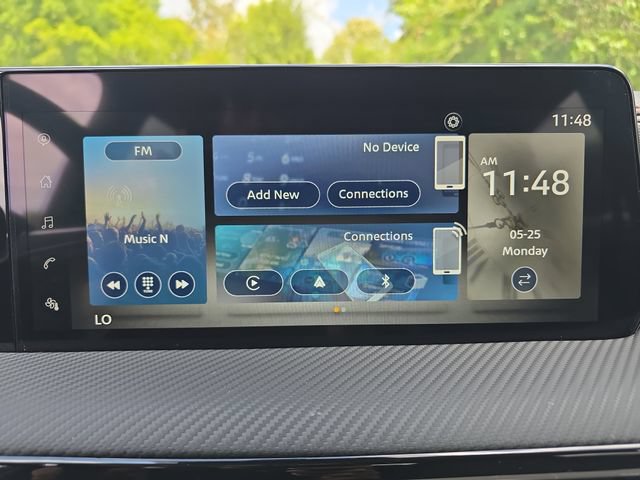 Used 2025 Nissan Kicks SR FWD image 28