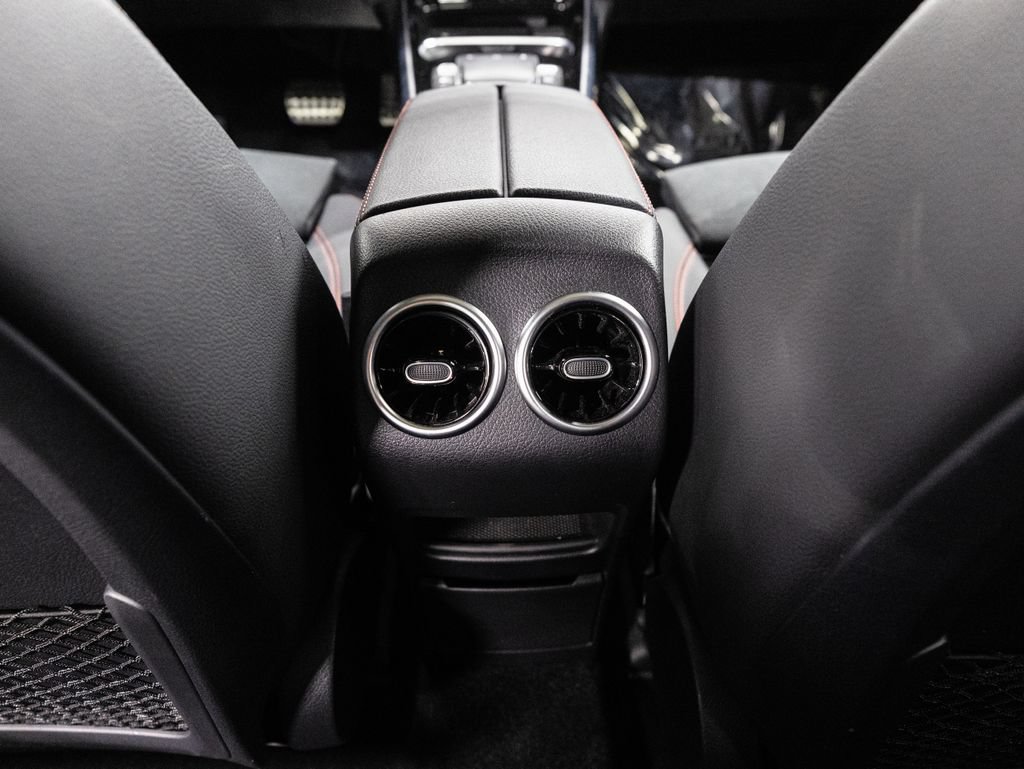 Used 2023 Mercedes-Benz EQB 300 4MATIC image 26