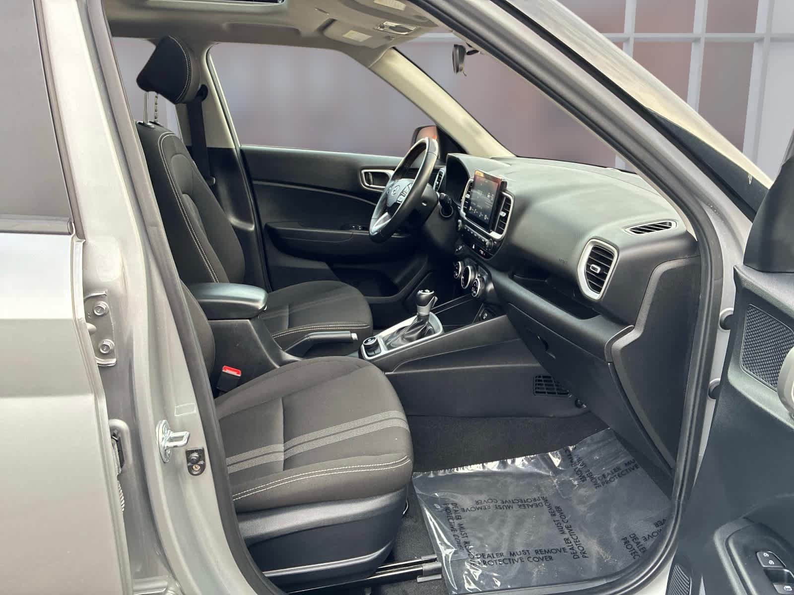 Used 2025 Hyundai Venue SEL FWD image 18