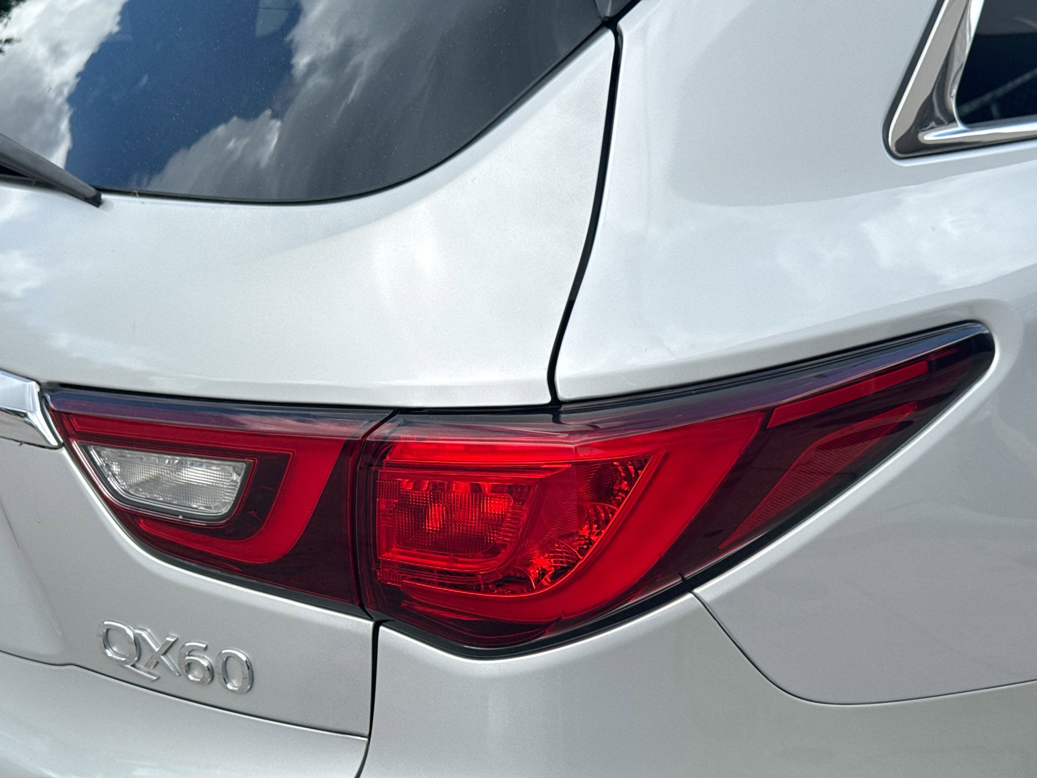 Used 2019 INFINITI QX60 Luxe w/ Essential Package image 28