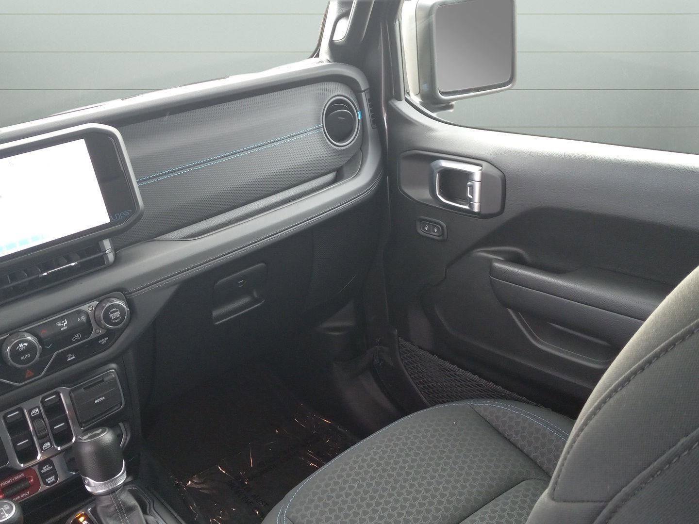 Used 2024 Jeep Wrangler Unlimited Rubicon 4xe image 15