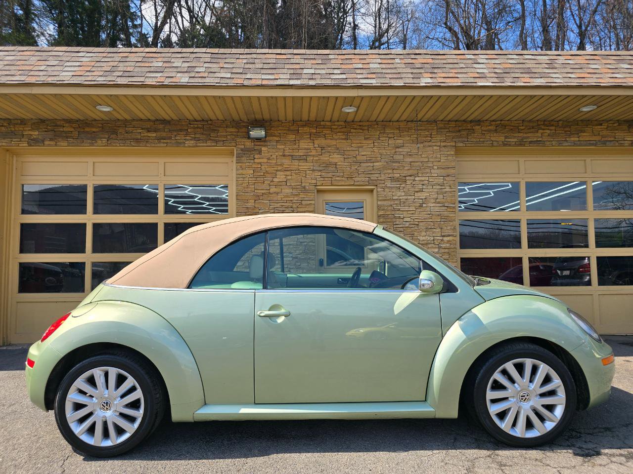 Used 2008 Volkswagen Beetle SE image 25