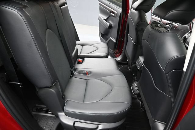 Used 2023 Toyota Highlander Limited FWD image 29
