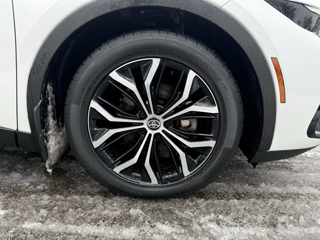 Used 2023 Toyota Crown Limited image 27