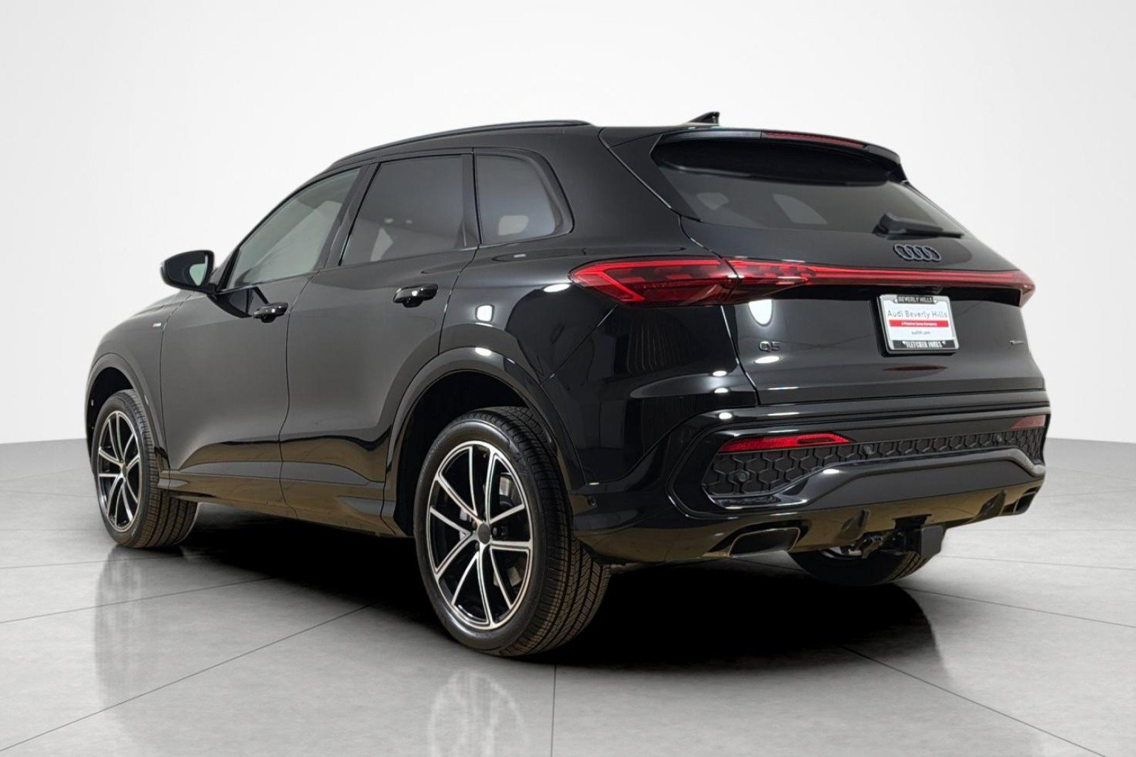 Used 2026 Audi Q5 Premium Plus w/ Premium Plus AWD/4WD image 3