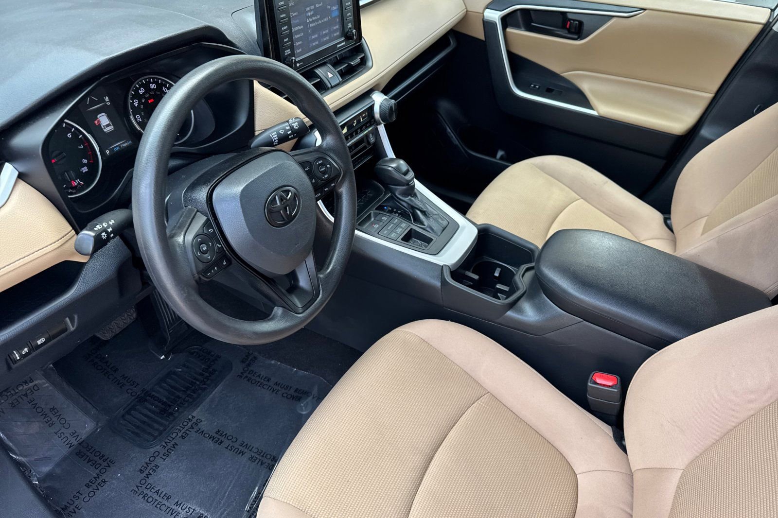 Used 2022 Toyota RAV4 LE image 10