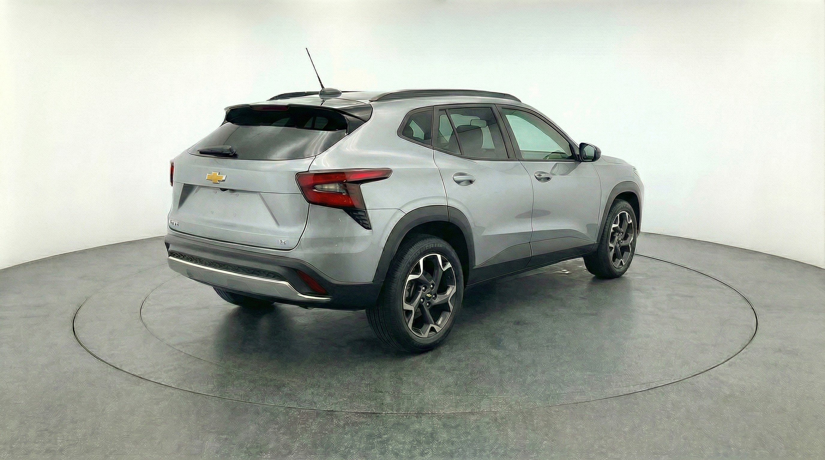 Used 2025 Chevrolet Trax LT w/ LT Convenience Package image 9