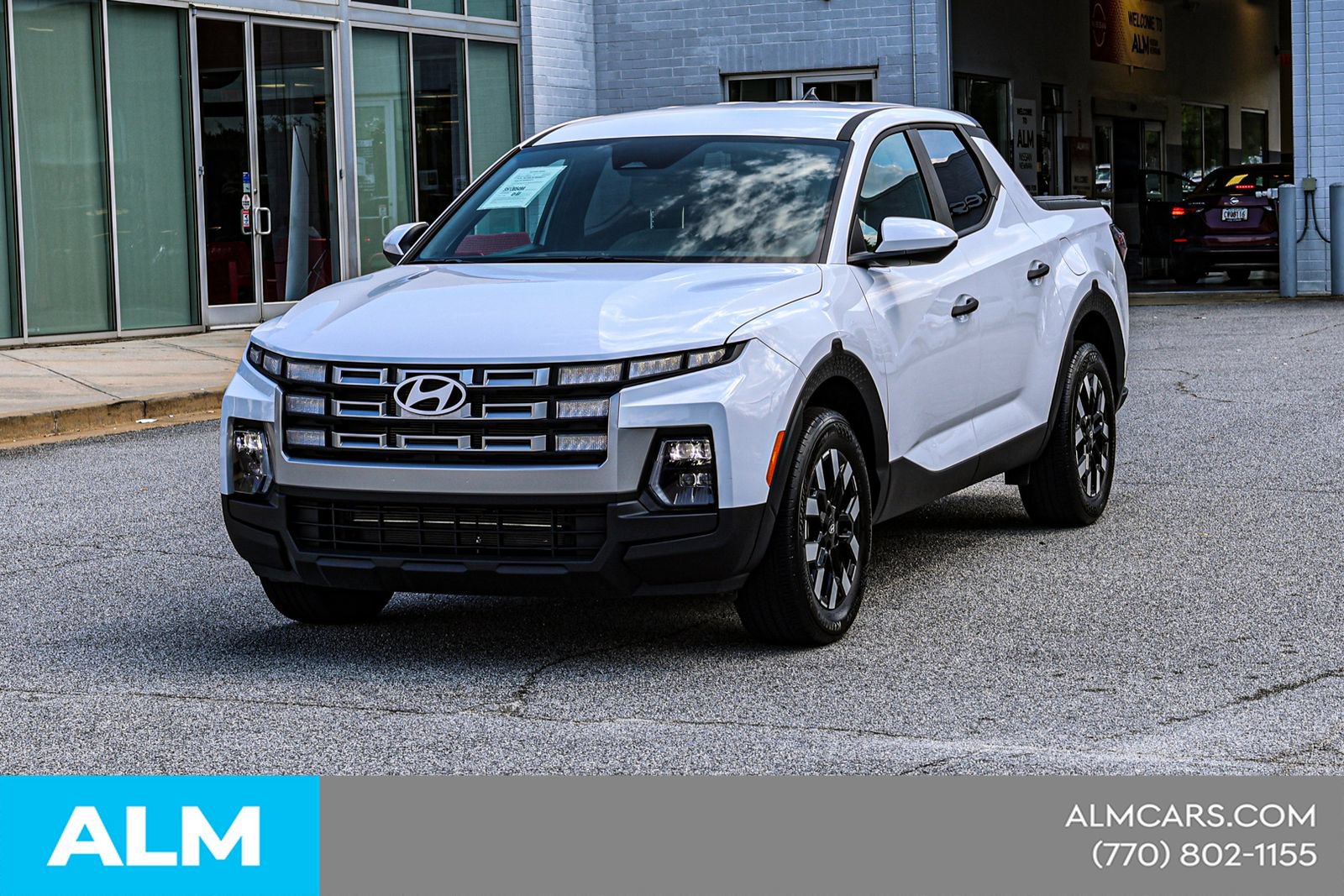 Used 2025 Hyundai Santa Cruz SE FWD image 3
