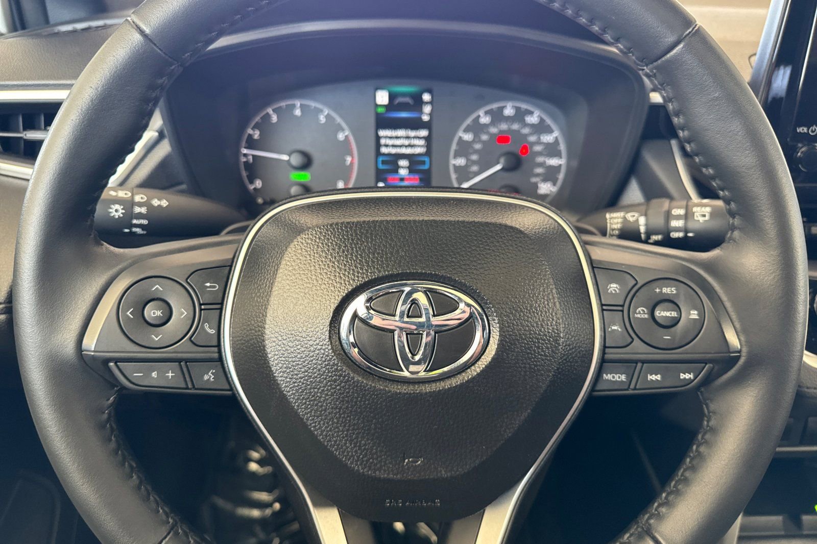 Used 2025 Toyota Corolla Cross AWD Hybrid w/ Moonroof Package image 27