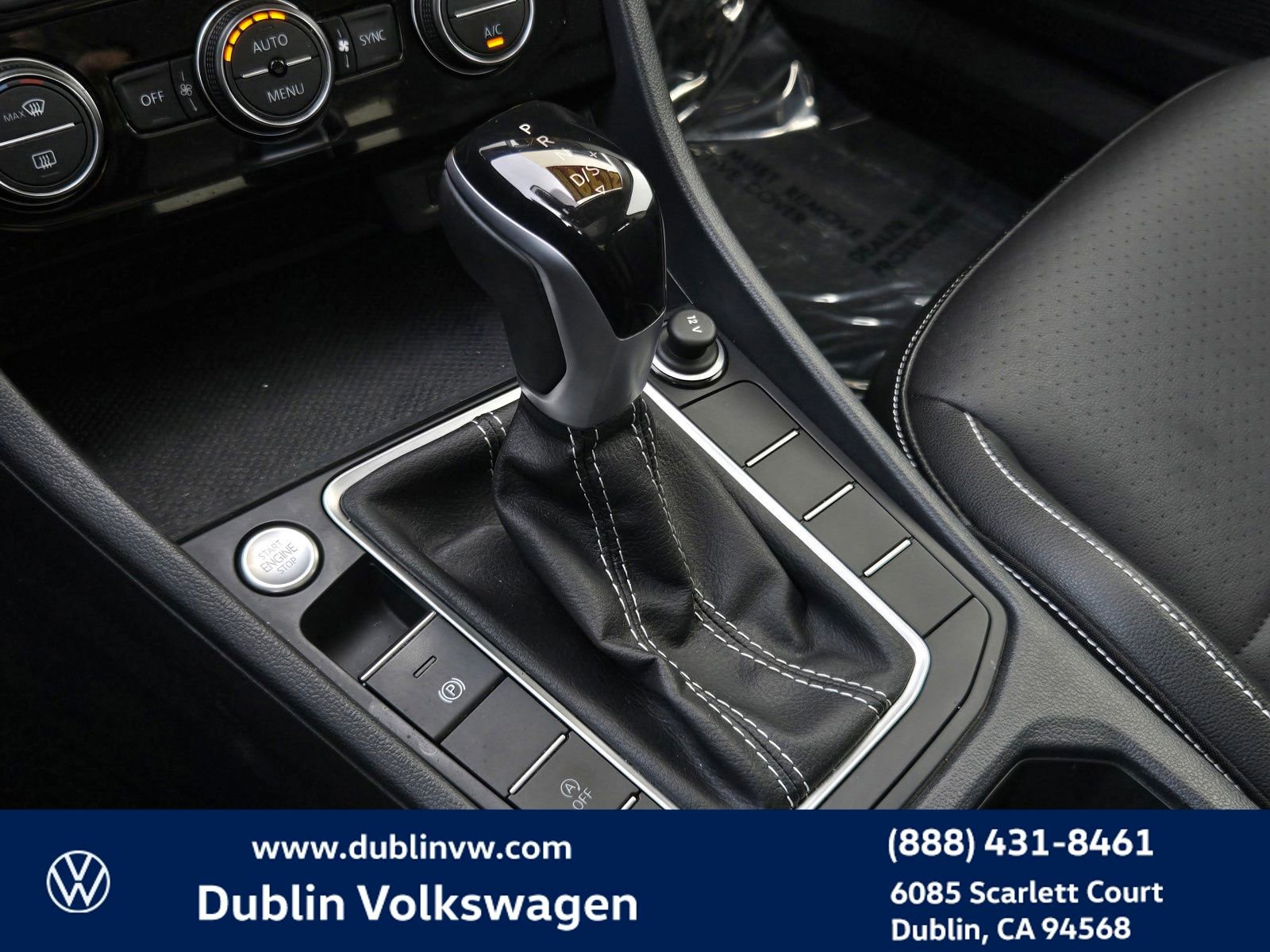 Certified 2023 Volkswagen Jetta SE w/ Panoramic Sunroof Package image 18