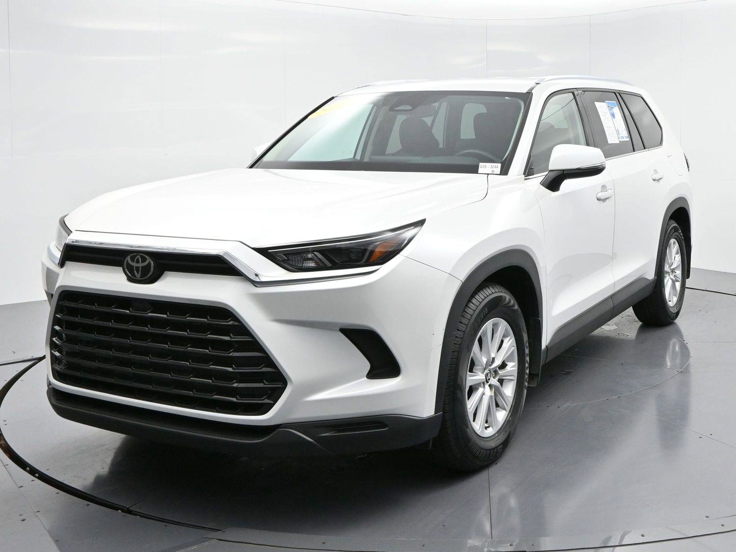 Used 2024 Toyota Grand Highlander XLE image 3