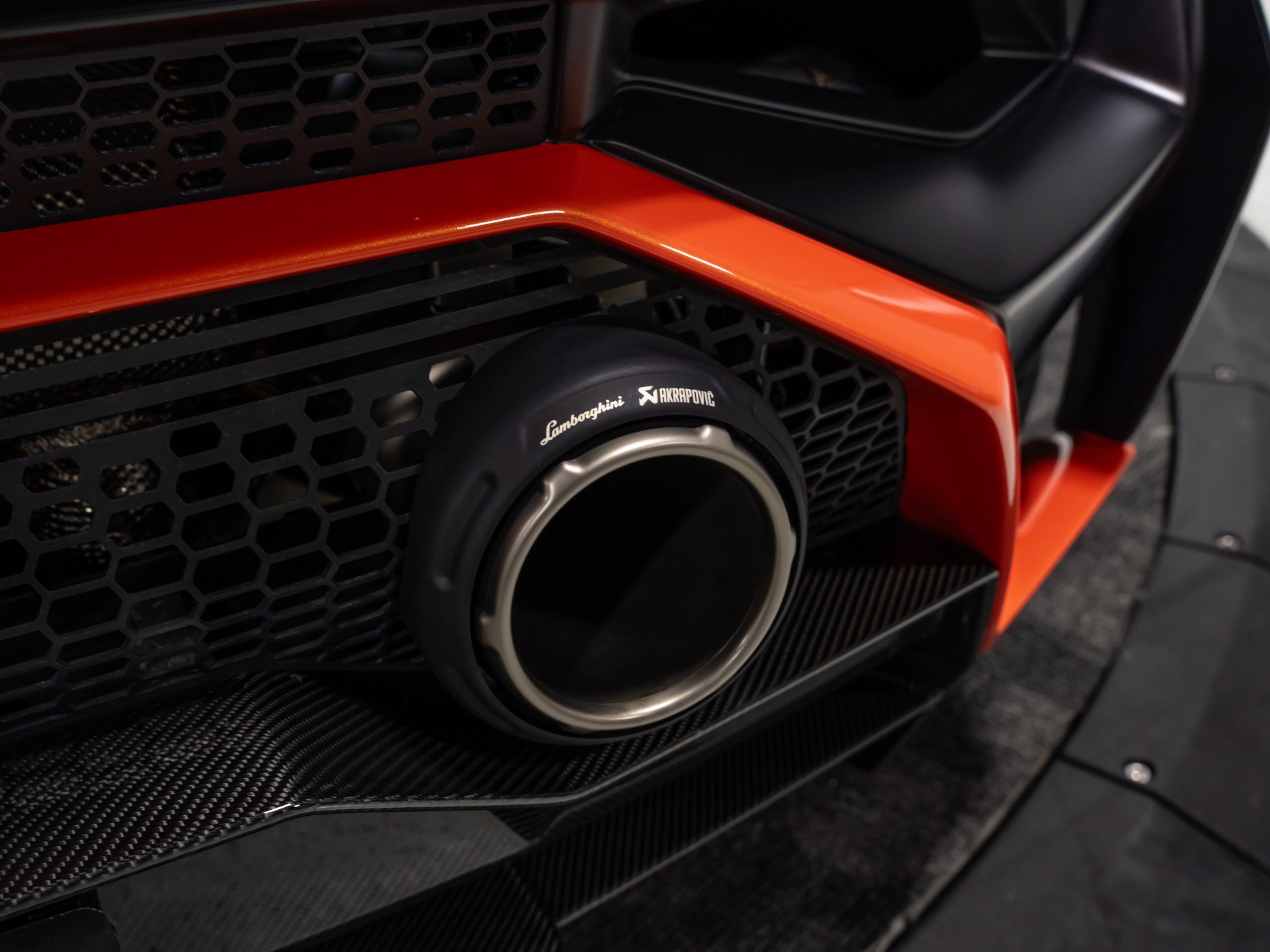 Used 2024 Lamborghini Huracan STO RWD image 39
