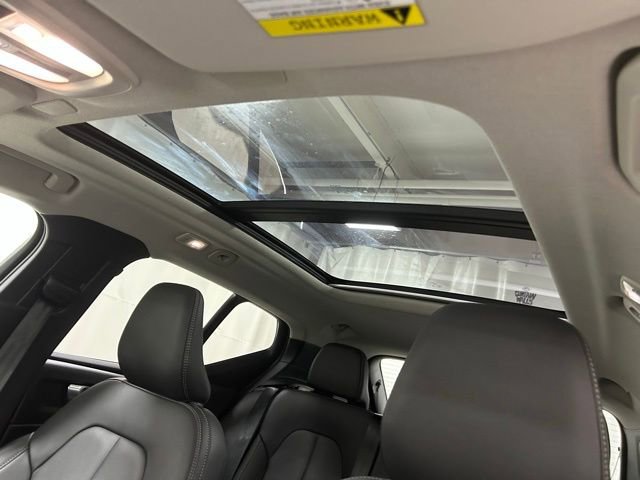 Used 2025 Volvo XC40 B5 Core AWD/4WD image 19