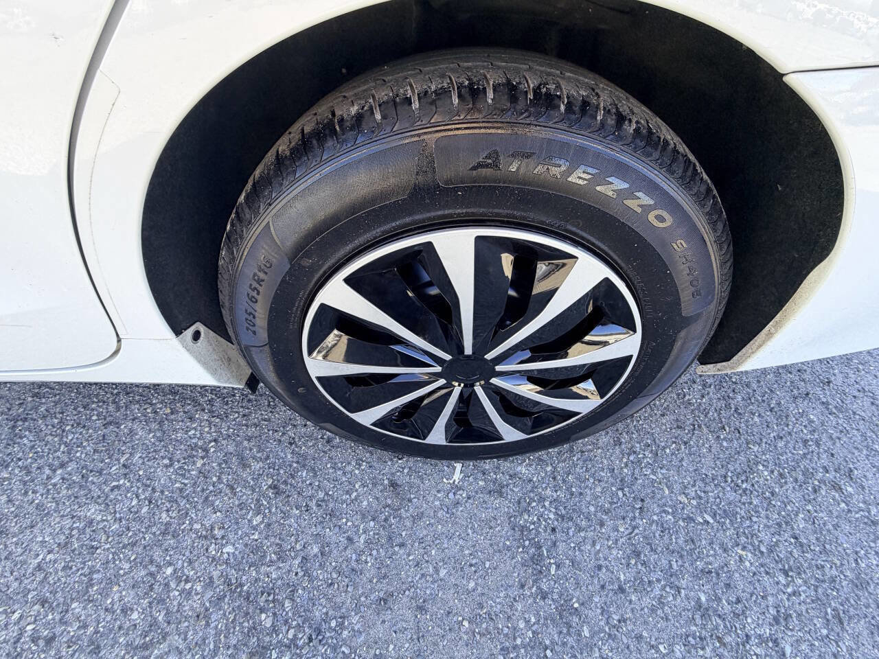 Used 2017 Toyota Camry LE image 36