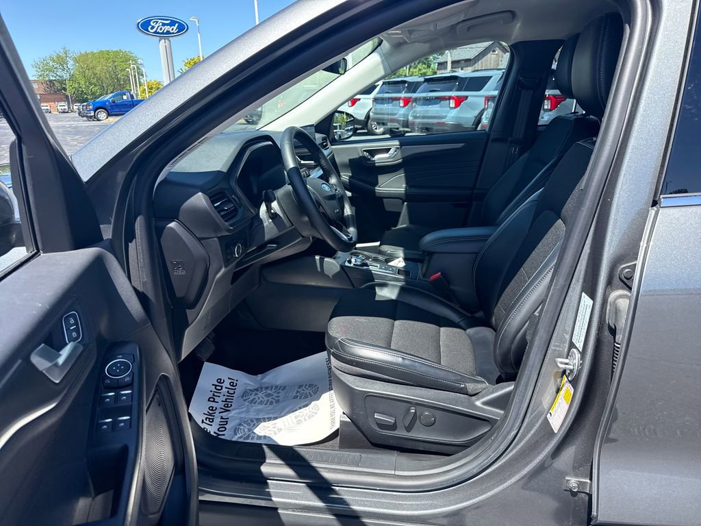 Used 2025 Ford Escape SE FWD image 15
