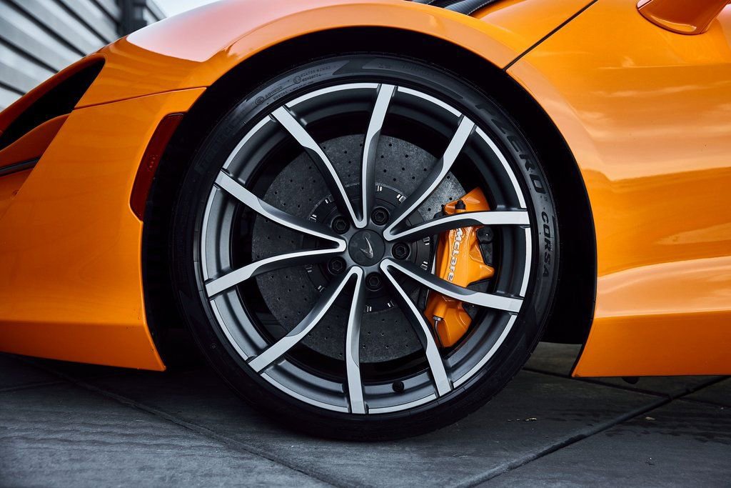 Used 2025 McLaren Artura Spider RWD image 3