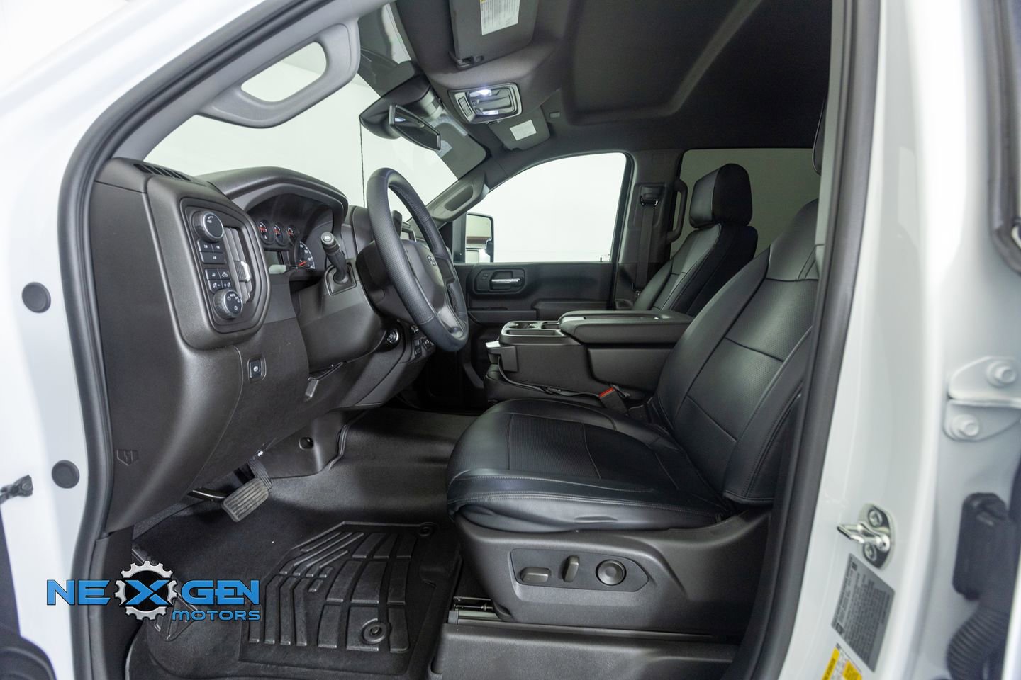 Used 2025 Chevrolet Silverado 2500 Custom w/ Custom Value Package AWD/4WD image 11