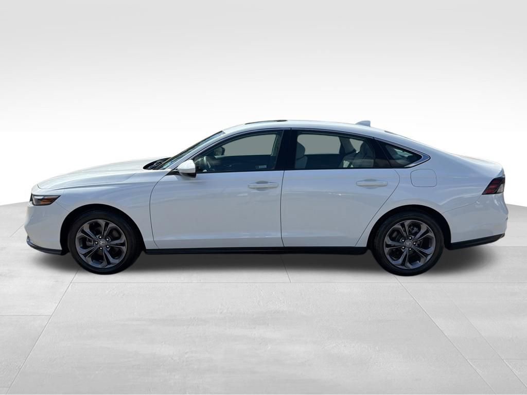 Used 2024 Honda Accord EX image 2
