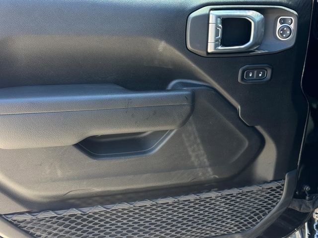 Used 2022 Jeep Wrangler Rubicon w/ LED Lighting Group AWD/4WD image 17