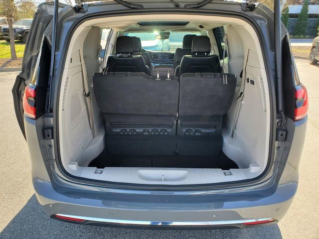 Used 2022 Chrysler Pacifica Limited image 10